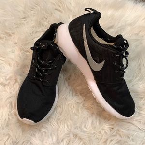 Nike Roshes trainers
